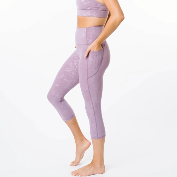 Zyia lilac floral pocket hi-rise capri - Picture 1 of 3